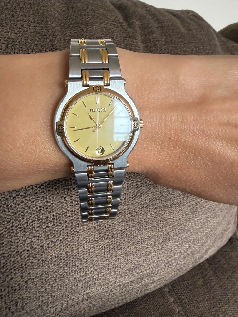 Gucci 9000M Swiss Quartz Watch 31.7mm Two-Tone | Full Bracelet | Box & Papers |